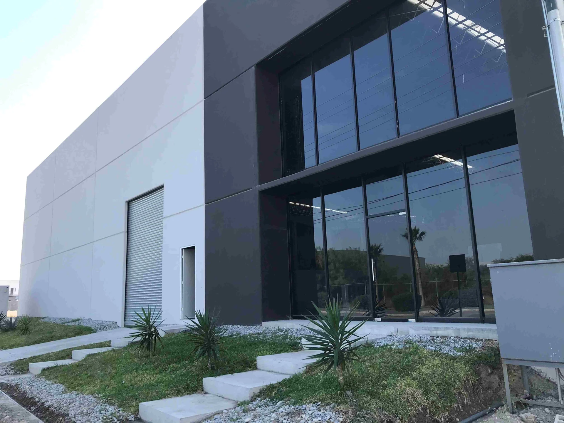 BODEGA EN RENTA CIENEGA DE FLORES PARQUE IND 1139 M2