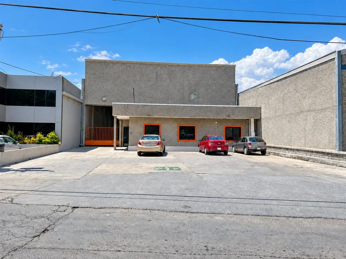 BODEGA DE ALMACENAJE 1200 M2 STA CATARINA FRACC INDUSTRIAL